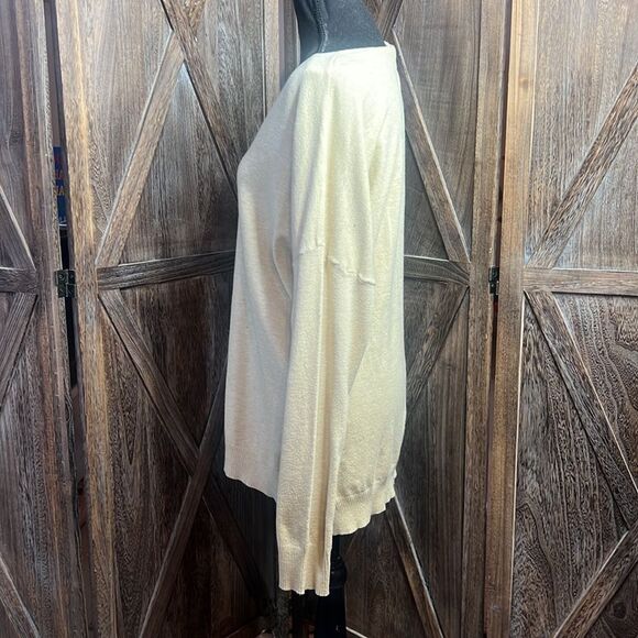 Woman's Sweater - Picture 3 of 7